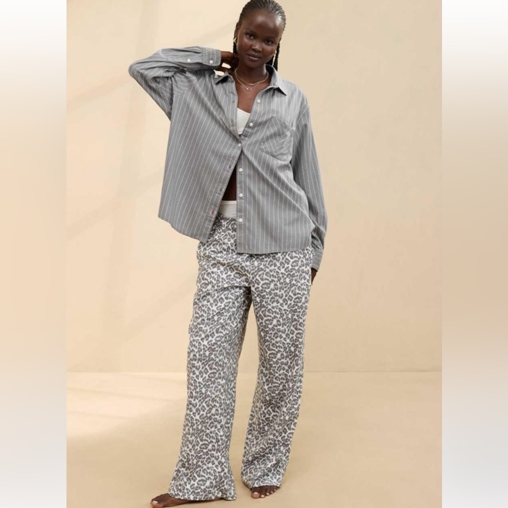 NWT Aerie Grey and White Leopard Print Pants, M Short